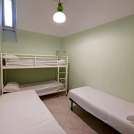 那不勒斯比萨旅舍 旅馆