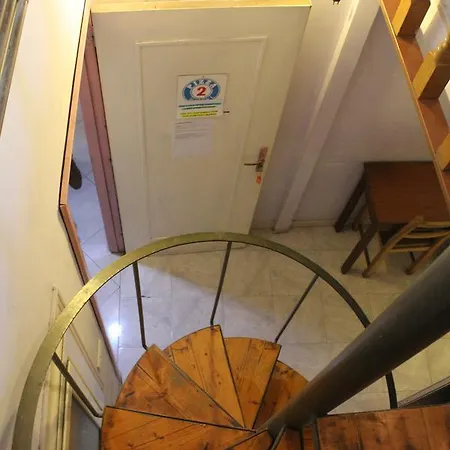 Pizza Hostel